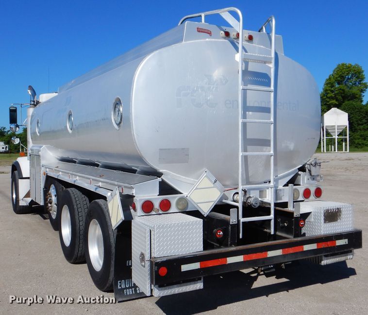 image for item GF9227 2006 Kenworth T802  fuel truck