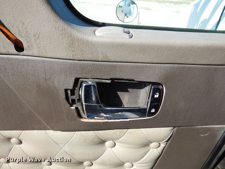 image for item GF9227 2006 Kenworth T802  fuel truck