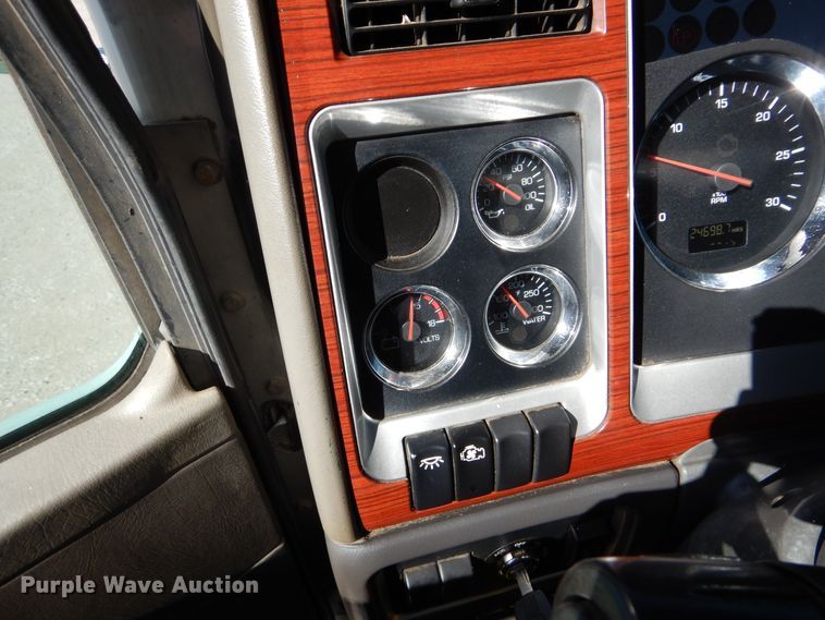 image for item GF9227 2006 Kenworth T802  fuel truck