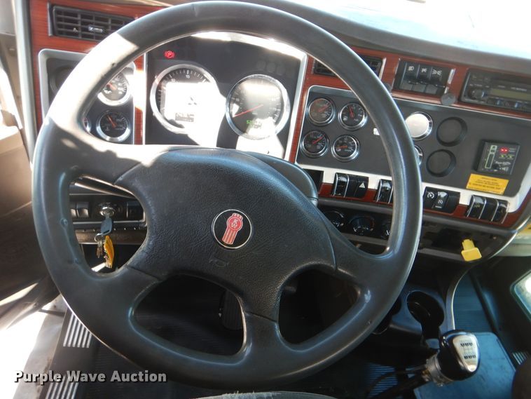 image for item GF9227 2006 Kenworth T802  fuel truck