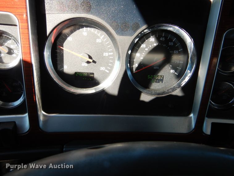 image for item GF9227 2006 Kenworth T802  fuel truck