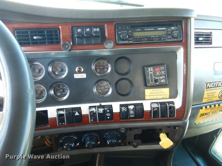 image for item GF9227 2006 Kenworth T802  fuel truck