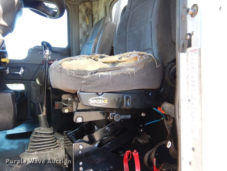 image for item GF9227 2006 Kenworth T802  fuel truck