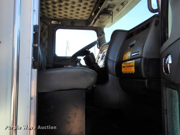 image for item GF9227 2006 Kenworth T802  fuel truck