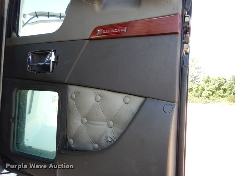 image for item GF9227 2006 Kenworth T802  fuel truck