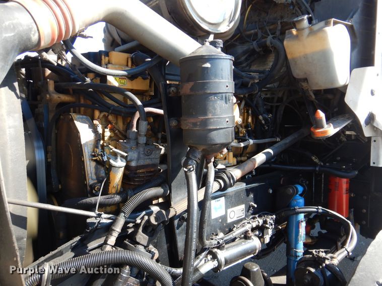 image for item GF9227 2006 Kenworth T802  fuel truck