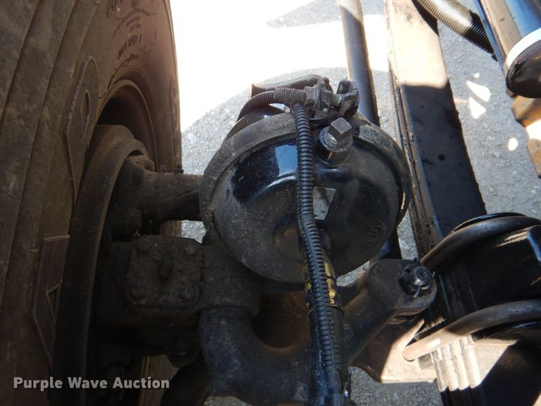 image for item GF9227 2006 Kenworth T802  fuel truck