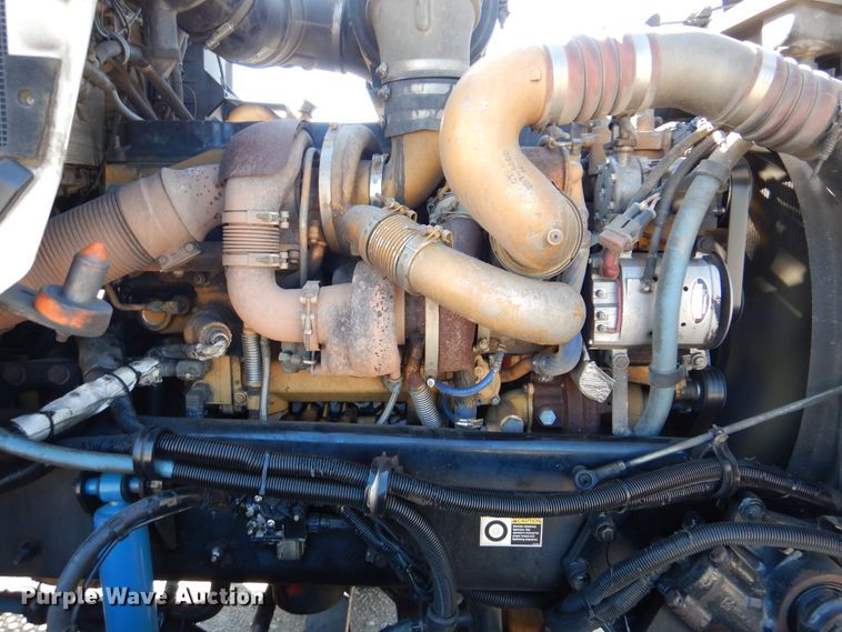 image for item GF9227 2006 Kenworth T802  fuel truck