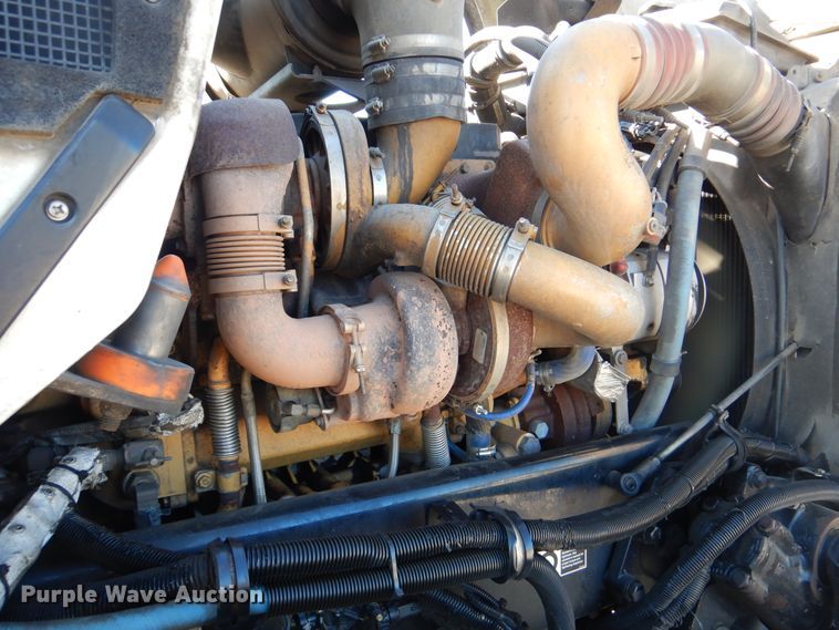 image for item GF9227 2006 Kenworth T802  fuel truck