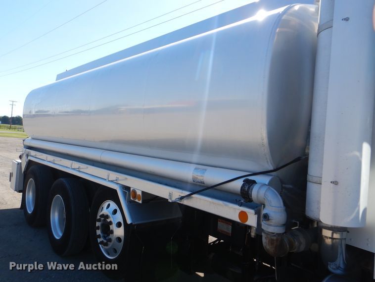 image for item GF9227 2006 Kenworth T802  fuel truck