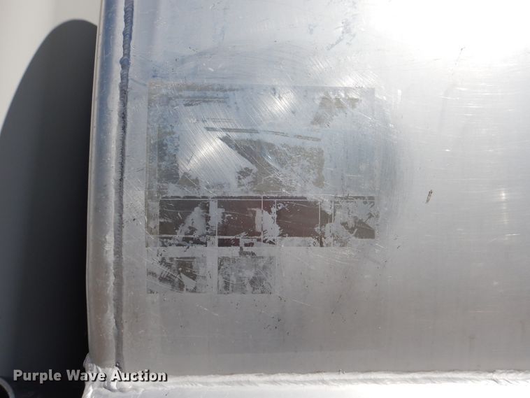 image for item GF9227 2006 Kenworth T802  fuel truck