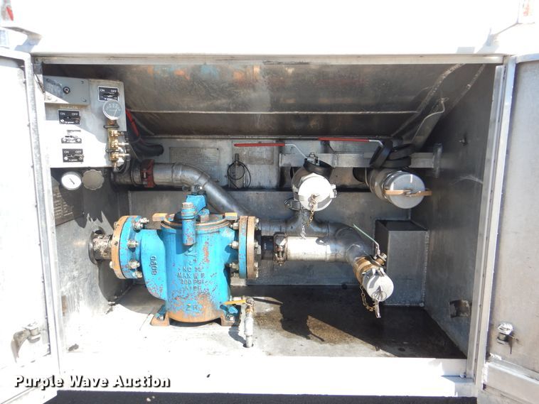 image for item GF9227 2006 Kenworth T802  fuel truck