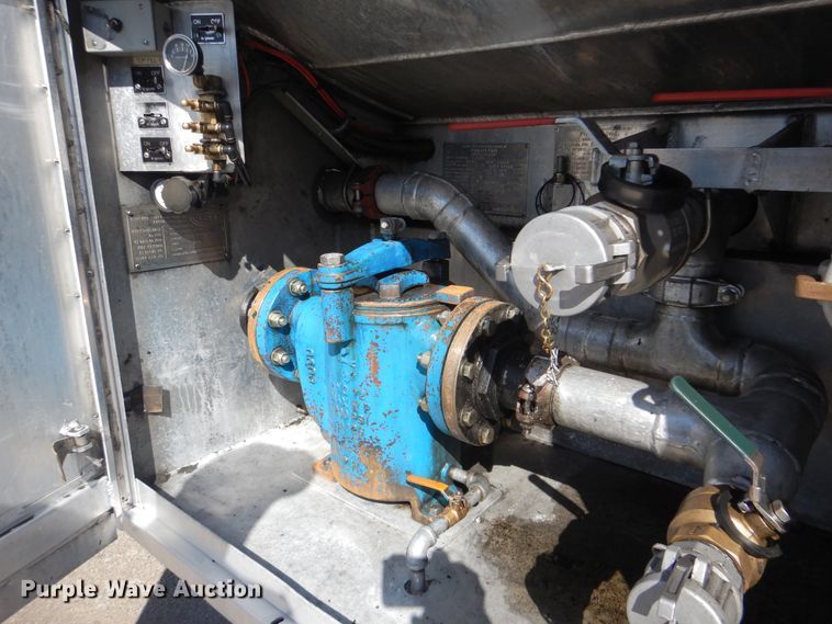 image for item GF9227 2006 Kenworth T802  fuel truck