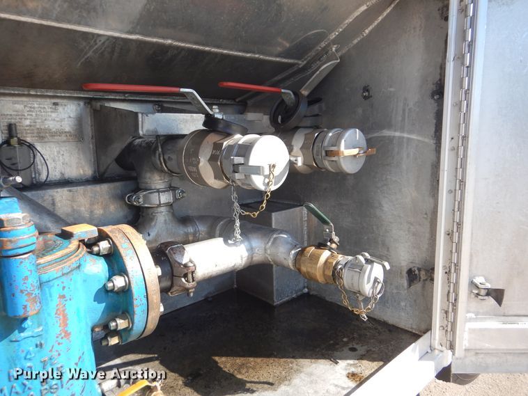 image for item GF9227 2006 Kenworth T802  fuel truck