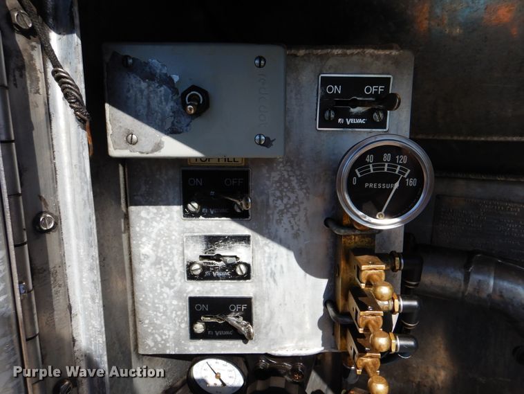 image for item GF9227 2006 Kenworth T802  fuel truck