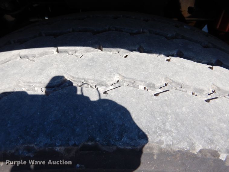 image for item GF9227 2006 Kenworth T802  fuel truck