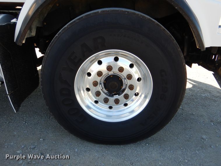 image for item GF9227 2006 Kenworth T802  fuel truck