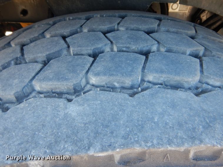 image for item GF9227 2006 Kenworth T802  fuel truck