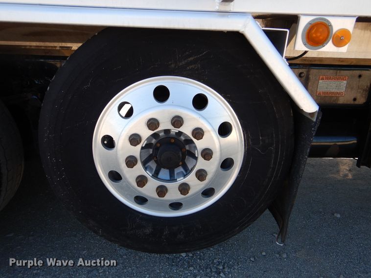 image for item GF9227 2006 Kenworth T802  fuel truck