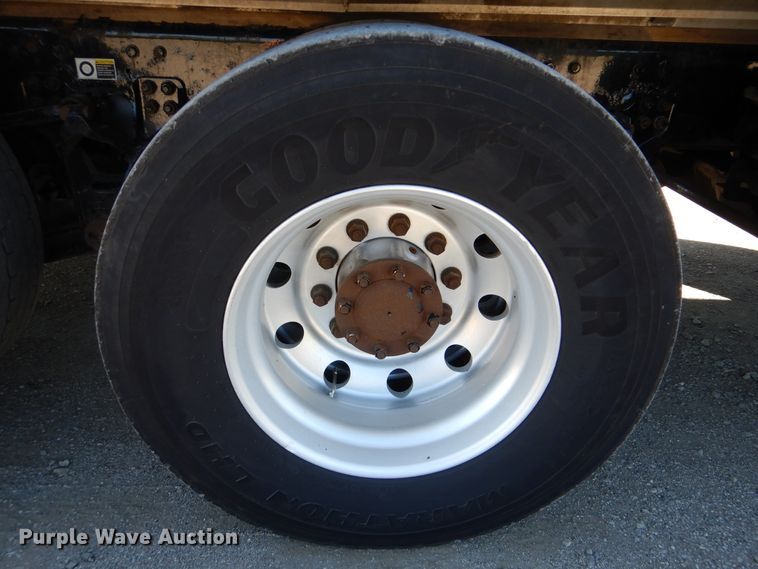 image for item GF9227 2006 Kenworth T802  fuel truck