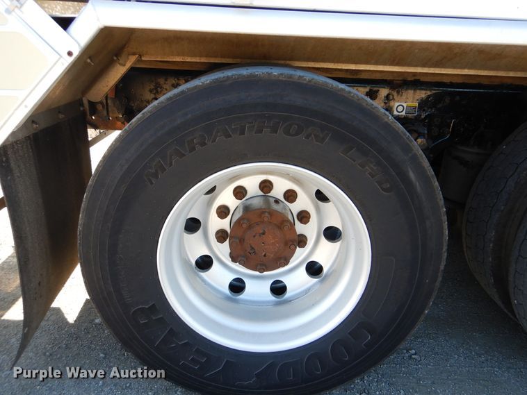 image for item GF9227 2006 Kenworth T802  fuel truck