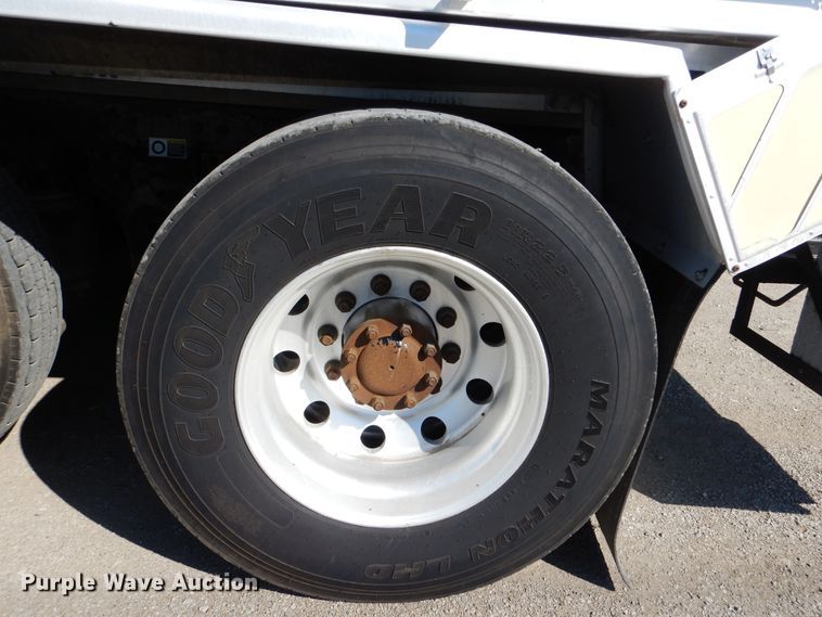 image for item GF9227 2006 Kenworth T802  fuel truck