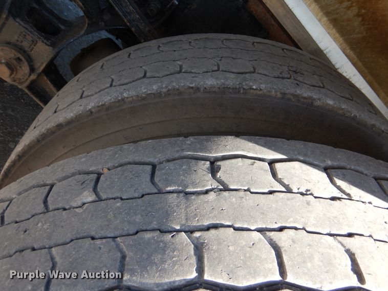 image for item GF9227 2006 Kenworth T802  fuel truck