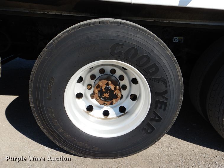 image for item GF9227 2006 Kenworth T802  fuel truck