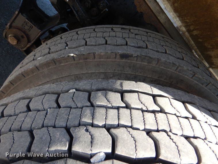 image for item GF9227 2006 Kenworth T802  fuel truck