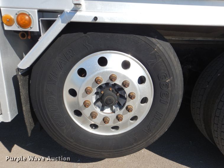 image for item GF9227 2006 Kenworth T802  fuel truck