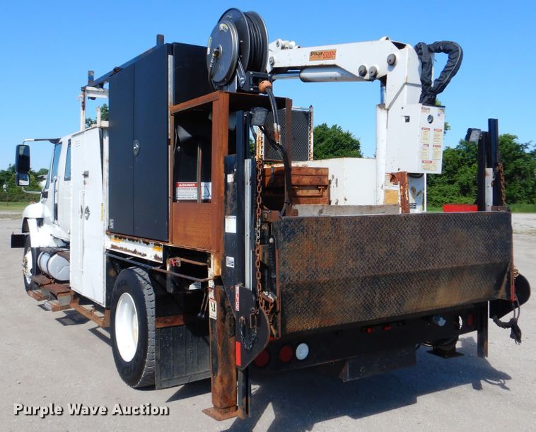 image for item GF9234 2008 International 7400  utility truck with crane