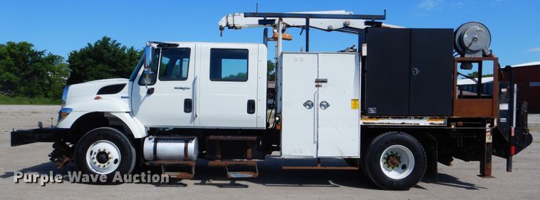 image for item GF9234 2008 International 7400  utility truck with crane