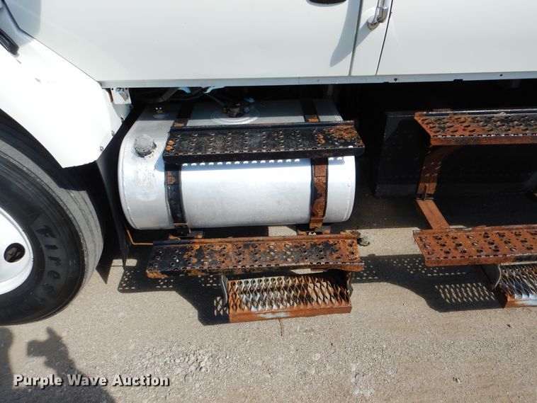 image for item GF9234 2008 International 7400  utility truck with crane