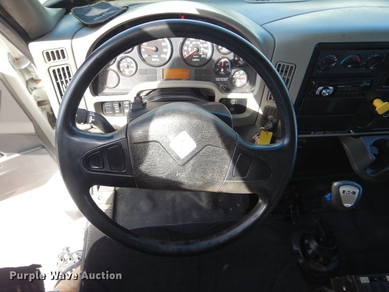 image for item GF9234 2008 International 7400  utility truck with crane