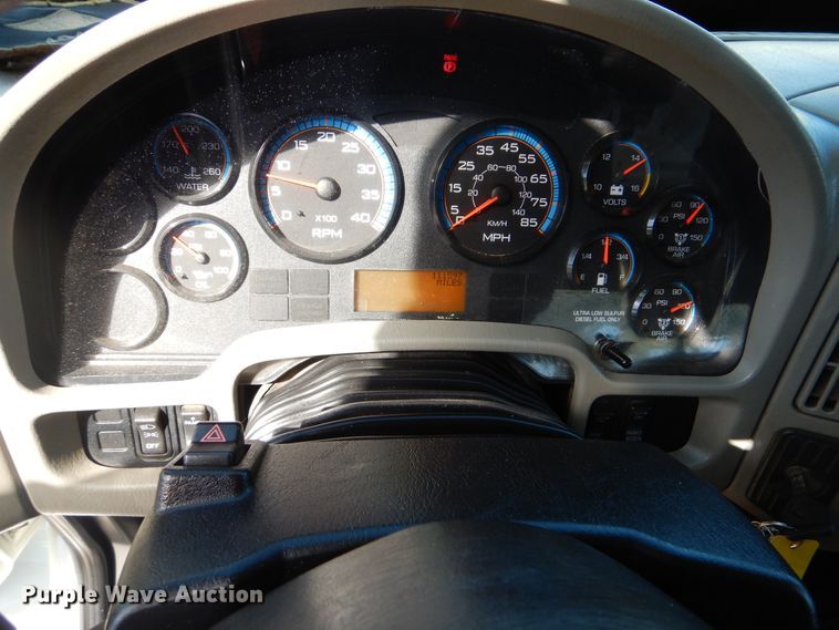 image for item GF9234 2008 International 7400  utility truck with crane