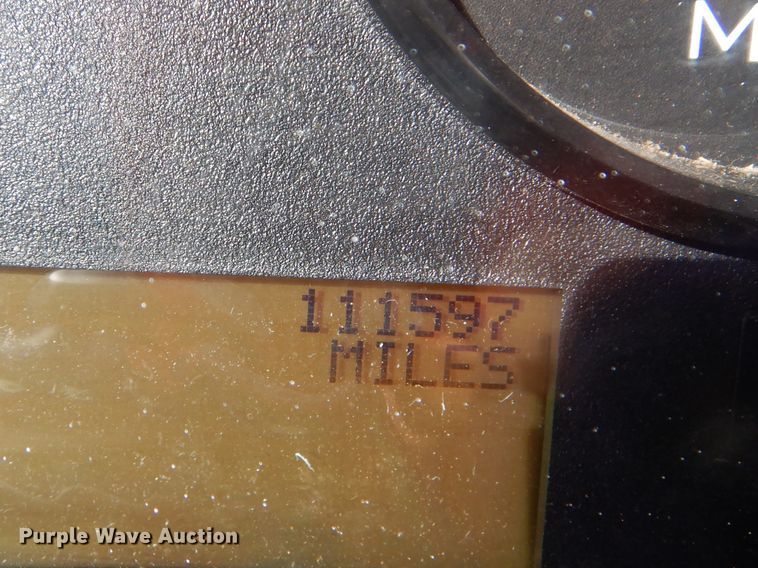 image for item GF9234 2008 International 7400  utility truck with crane