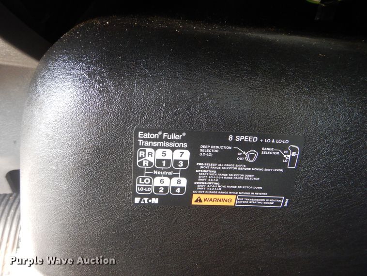 image for item GF9234 2008 International 7400  utility truck with crane