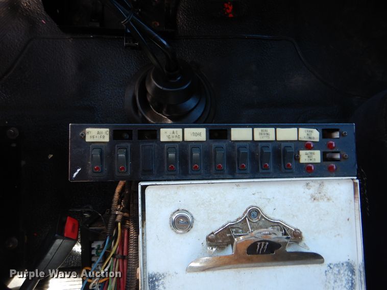 image for item GF9234 2008 International 7400  utility truck with crane