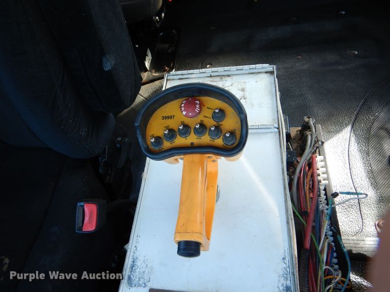 image for item GF9234 2008 International 7400  utility truck with crane