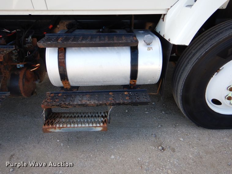 image for item GF9234 2008 International 7400  utility truck with crane