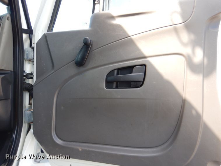 image for item GF9234 2008 International 7400  utility truck with crane