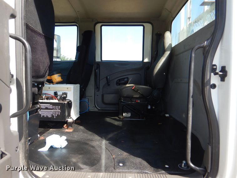 image for item GF9234 2008 International 7400  utility truck with crane