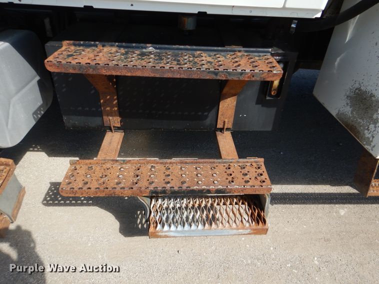 image for item GF9234 2008 International 7400  utility truck with crane