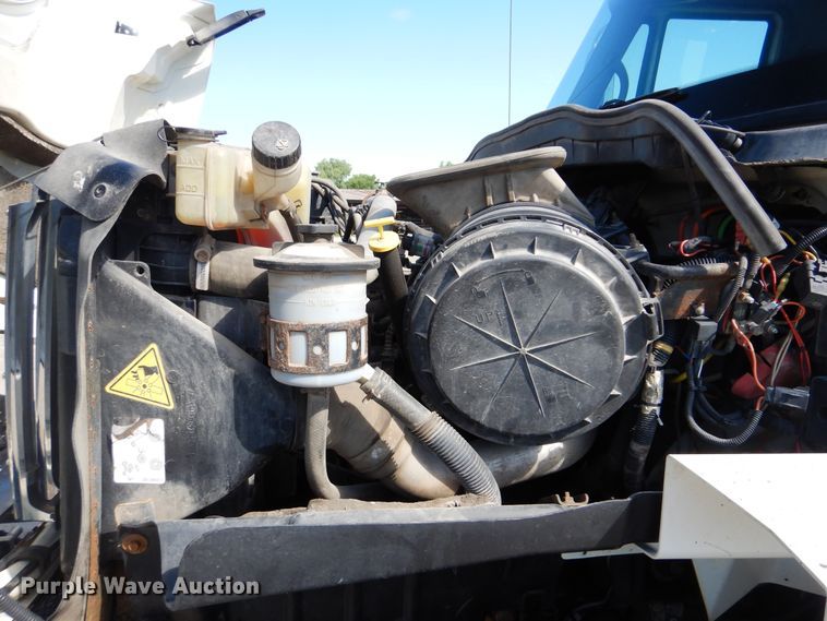 image for item GF9234 2008 International 7400  utility truck with crane