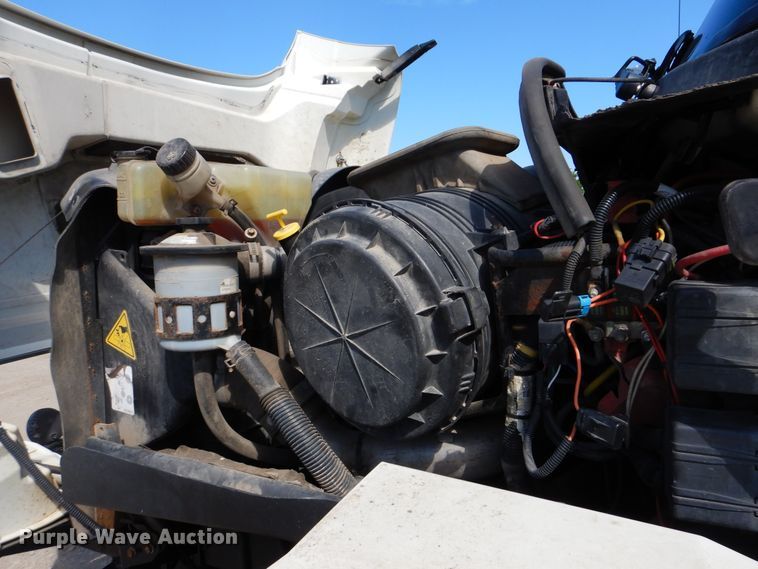 image for item GF9234 2008 International 7400  utility truck with crane