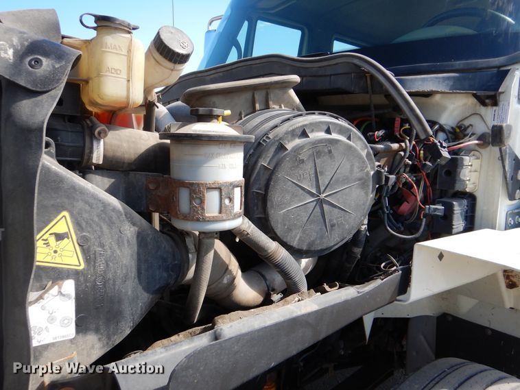 image for item GF9234 2008 International 7400  utility truck with crane