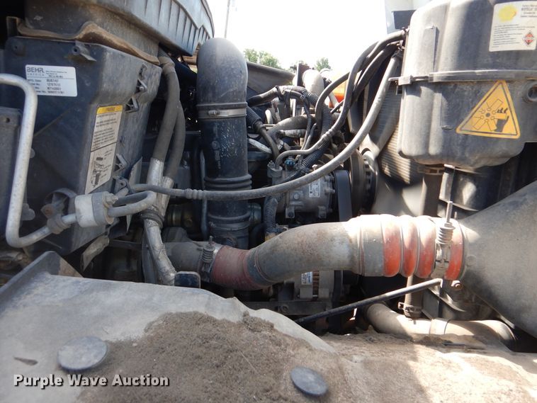 image for item GF9234 2008 International 7400  utility truck with crane