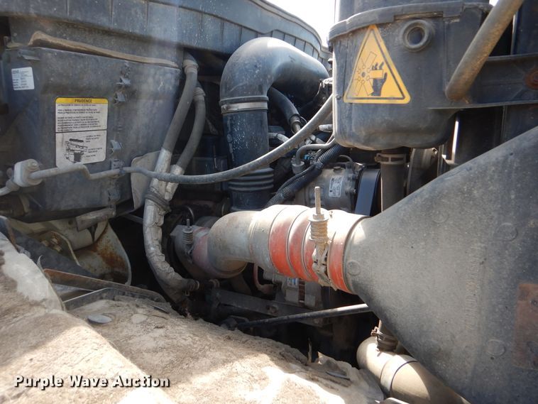 image for item GF9234 2008 International 7400  utility truck with crane