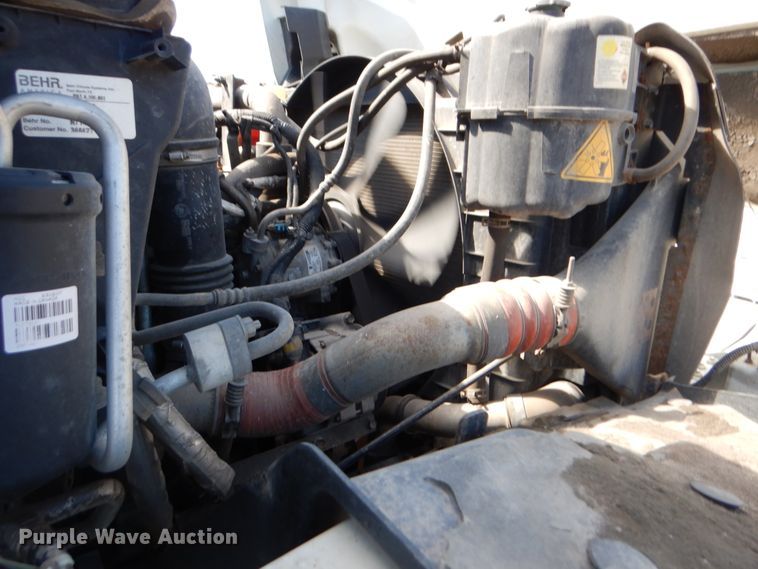 image for item GF9234 2008 International 7400  utility truck with crane