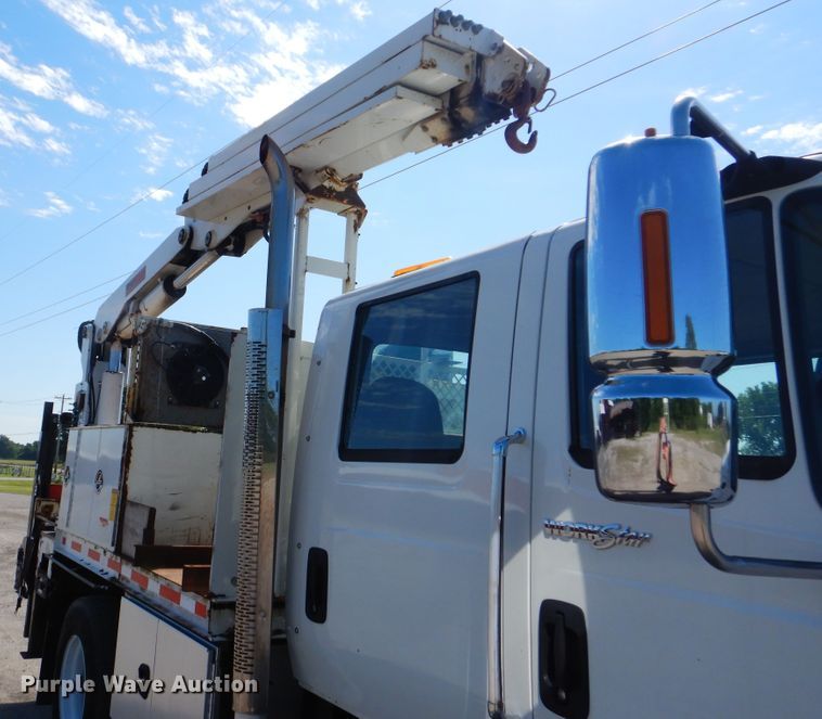 image for item GF9234 2008 International 7400  utility truck with crane